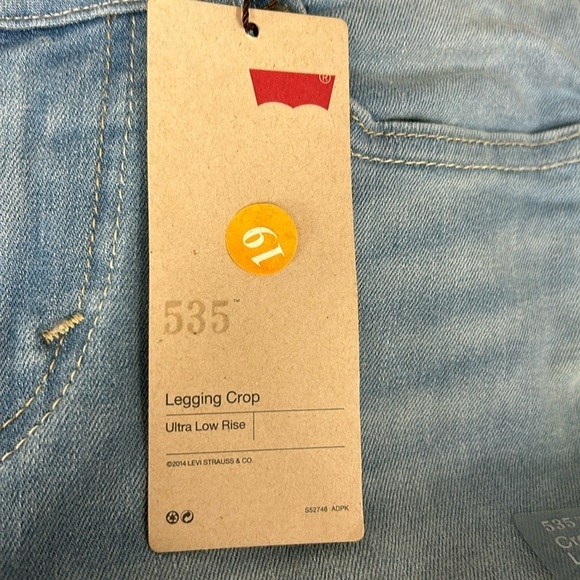 Levi’s 535 Ultra Low Rise Legging Crop NWT Size 27 Light Wash Color Variation - Picture 6 of 11